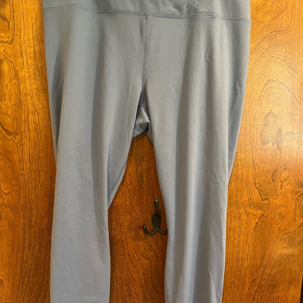Yogalicious Women's Dusty blue Capris